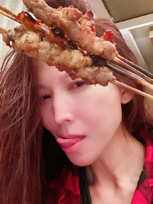 蔡少芬沉迷烤串毫无包袱自拍图片第1张