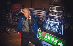 林峯光头造型个性写真图片