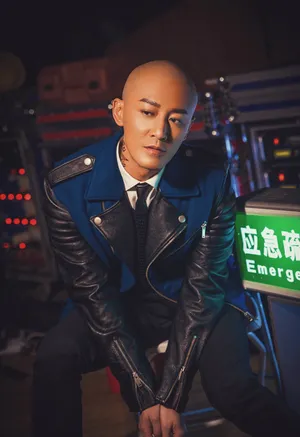 林峯光头造型个性写真图片_2
