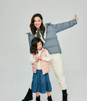 郑希怡携女儿温馨有爱写真图片
