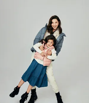 郑希怡携女儿温馨有爱写真图片