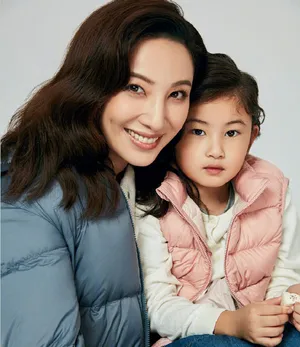 郑希怡携女儿温馨有爱写真图片_4