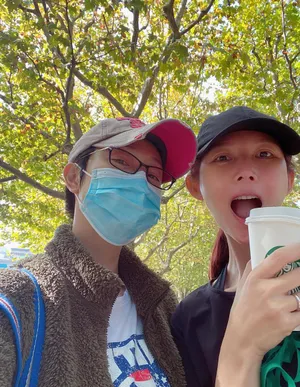 陈法蓉蔡少芬登山友谊满满自拍图片_1