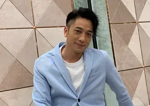 吴卓羲破洞牛仔写真图片_3