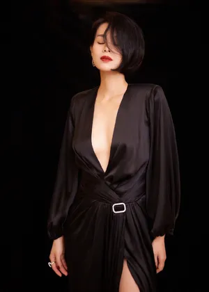 胡杏儿深V礼服性感写真图片