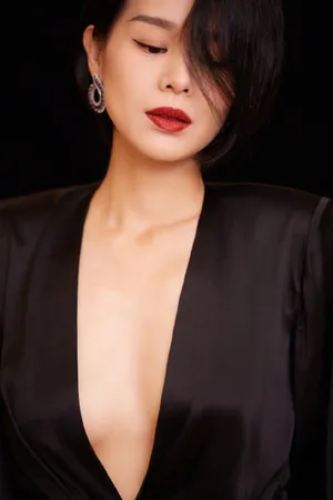 胡杏儿深V礼服性感写真图片_4
