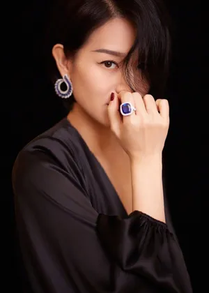 胡杏儿深V礼服性感写真图片_5