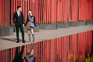 何超莲英伦学院风造型性感写真_4