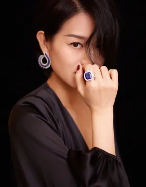 胡杏儿黑色礼服高贵性感写真图片_2