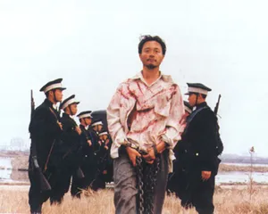 电影《红色恋人》张国荣角色剧照图片_5