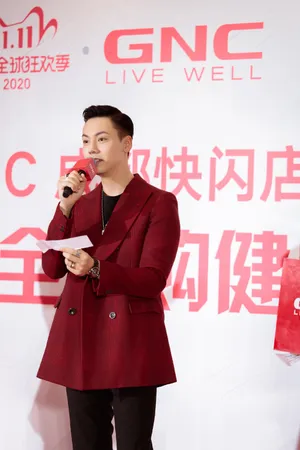 陈伟霆红色格纹西装帅气图片