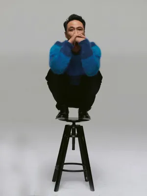 吴镇宇俏皮时尚写真图片第1张