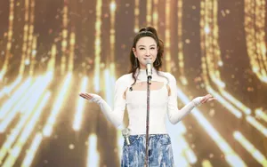 郑希怡简约look清爽优雅剧照图片_1
