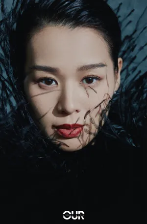 胡杏儿黑色羽毛裙魅力写真图片_4
