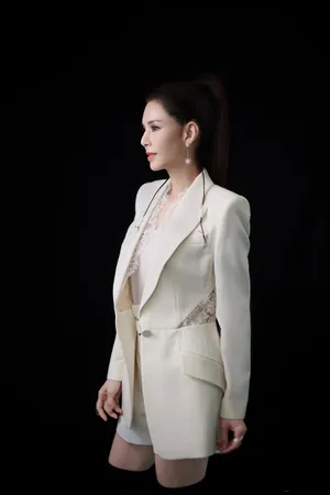 李若彤白西服优雅干练写真图片_3