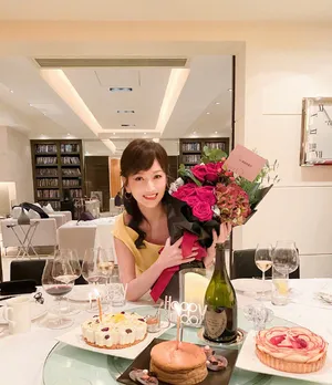赵雅芝庆生大长腿纤细魅力美照图片