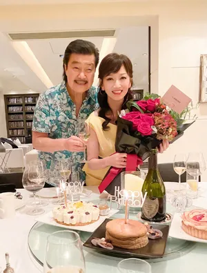 赵雅芝庆生大长腿纤细魅力美照图片_5
