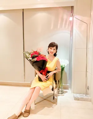 赵雅芝庆生大长腿纤细魅力美照图片_6