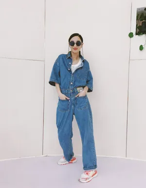 郑希怡牛仔工装风性感图片