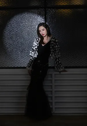 郑希怡时尚性感写真图片