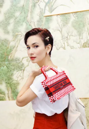 卢靖姗短发清爽写真图片第5张