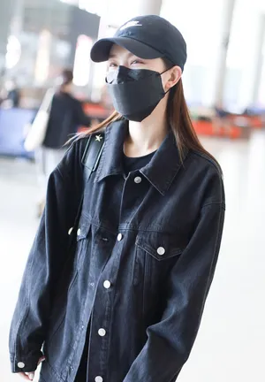 文咏珊黑色look潮帅套装帅气十足机场图片_2