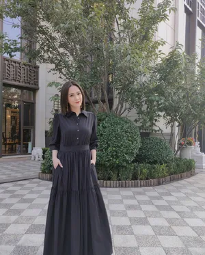 钟欣潼黑色连衣裙优雅文艺美照图片_2