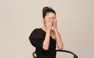 薛凯琪斜肩裙美艳写真图片_3