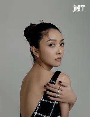薛凯琪性感格纹裙写真图片_5