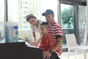 《新生日记2》应采儿陈小春一家甜蜜剧照图片