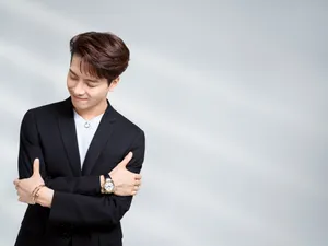 王嘉尔卡地亚七夕宣传照图片