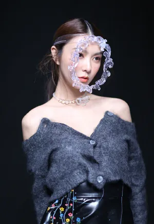 薛凯琪性感抹胸裙写真图片_3