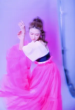 薛凯琪性感粉裙写真图片_2