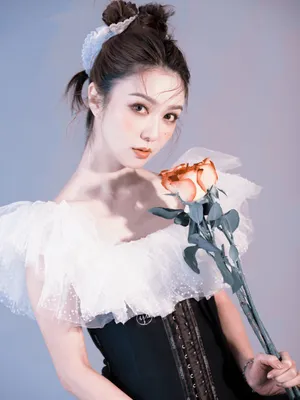 薛凯琪优雅白裙写真图片_1