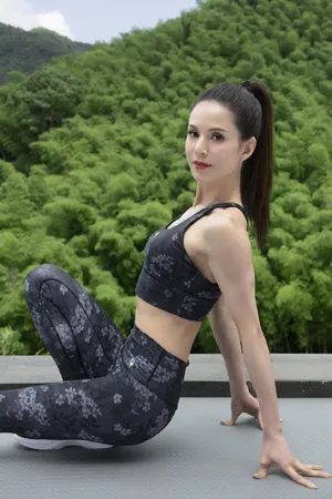 李若彤运动风性感写真图片