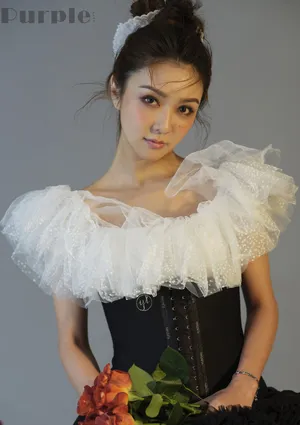 薛凯琪性感露肩写真图片