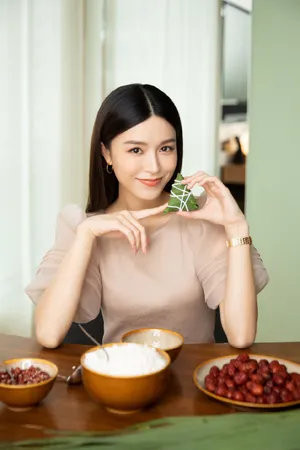 文咏珊清新俏皮居家写真图片