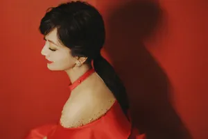 赵雅芝红唇优雅美艳写真图片_2