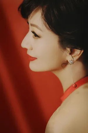 赵雅芝红唇优雅美艳写真图片_4