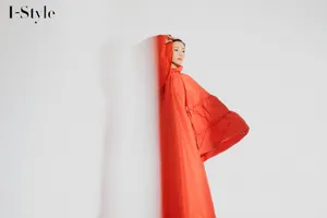 李施嬅优雅红裙写真图片_3