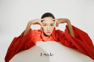李施嬅优雅红裙写真图片_5
