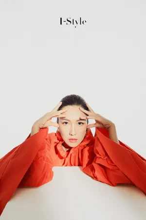 李施嬅优雅红裙写真图片_6