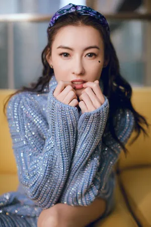 张柏芝蓝毛衣时尚性感写真图片_6