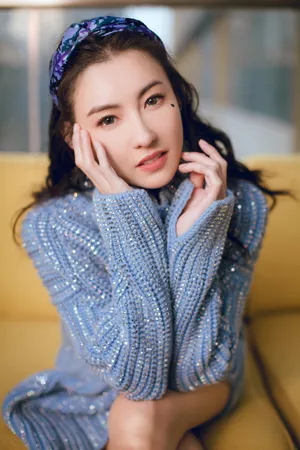 张柏芝蓝毛衣时尚性感写真图片_7
