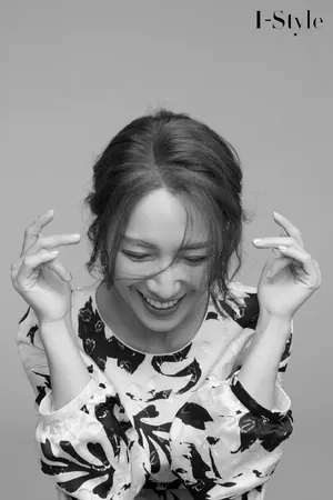 李施嬅提花礼服优雅写真图片_4
