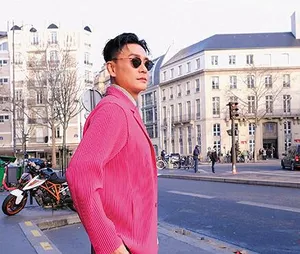 黄宗泽亮相巴黎街头帅气图片_2