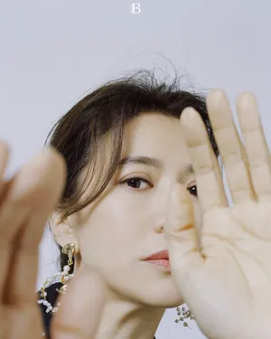 袁咏仪性感杂志封面写真图片_4