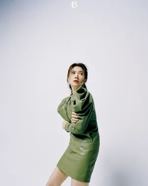 袁咏仪性感杂志封面写真图片_7