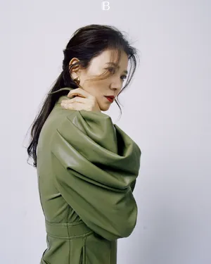 袁咏仪性感杂志封面写真图片_8