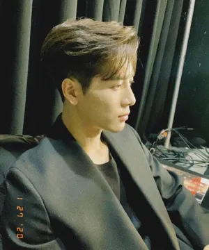 王嘉尔元宵节帅气写真图片_3